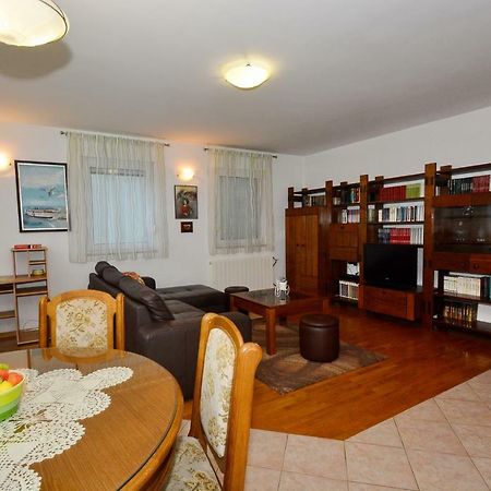 Apartman Vanja 奥米什 外观 照片
