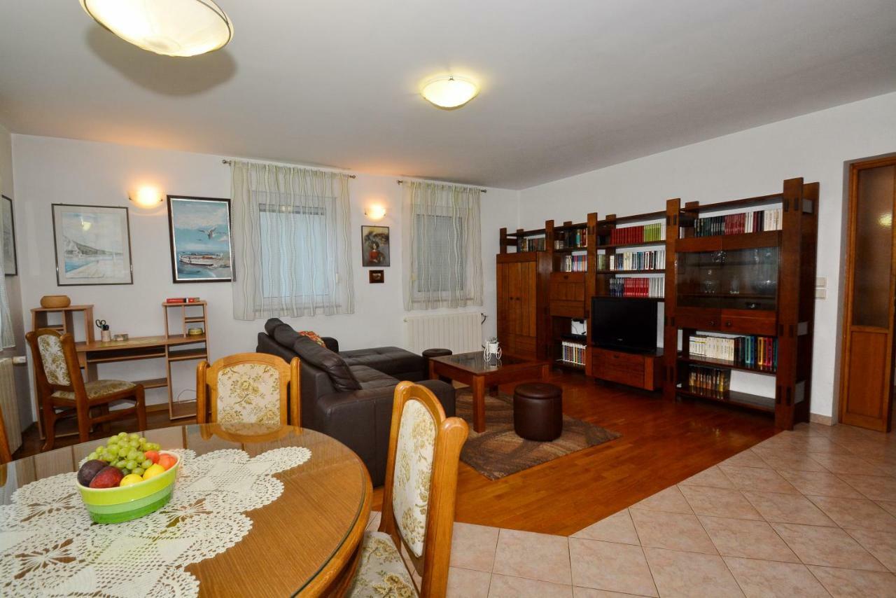 Apartman Vanja 奥米什 外观 照片