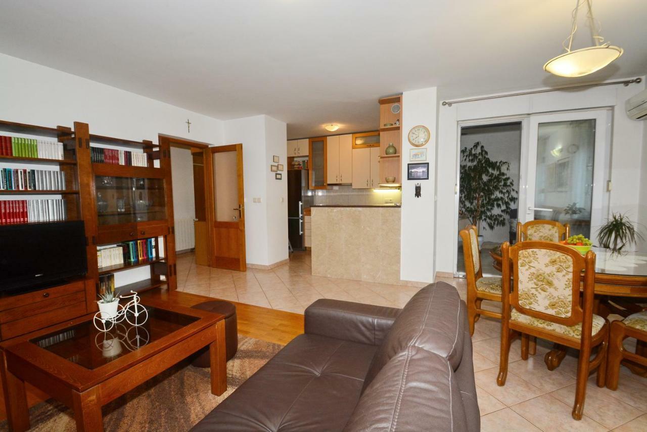 Apartman Vanja 奥米什 外观 照片